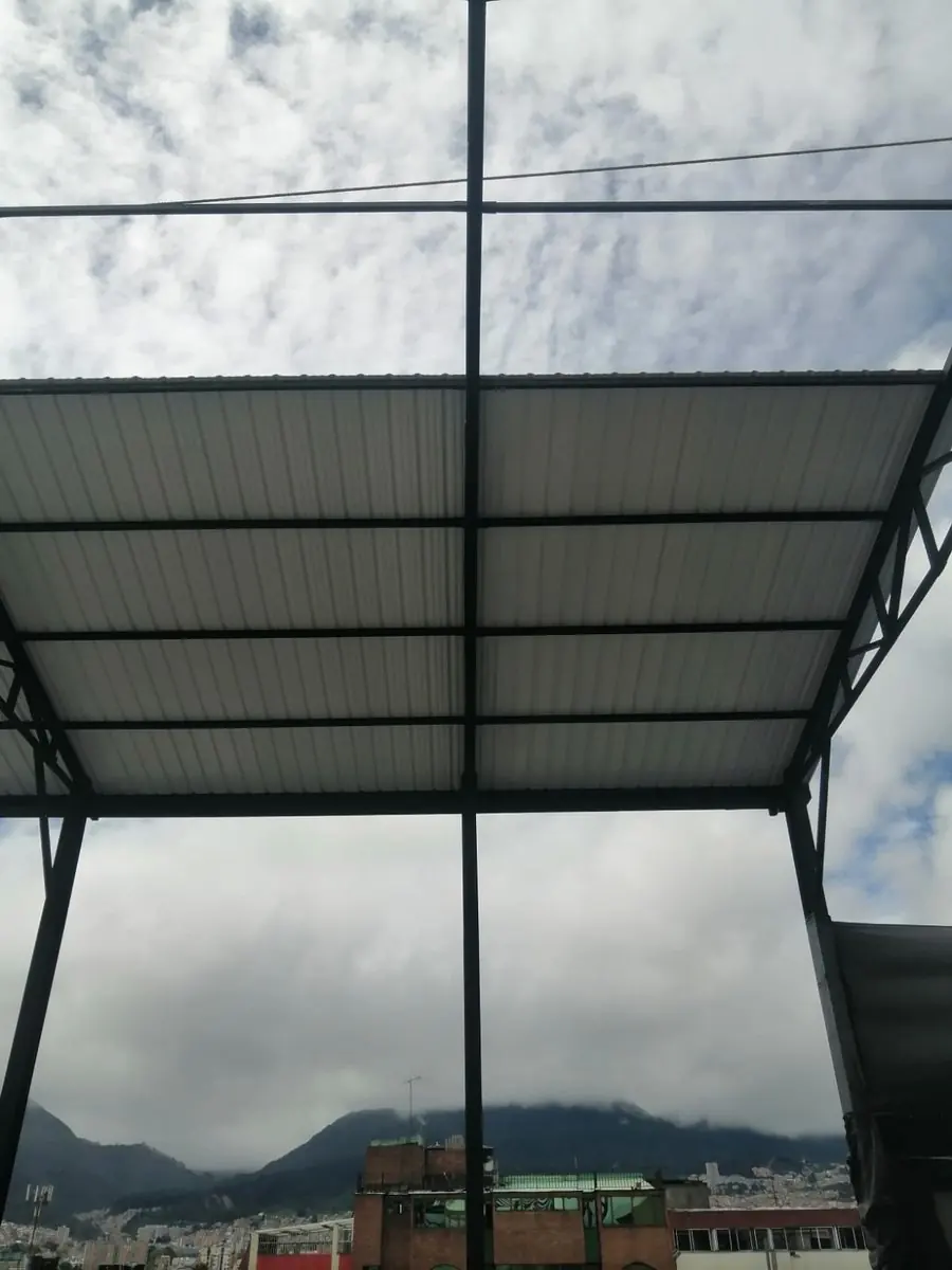 Estructura de cubierta terminada — Restrepo, Bogotá